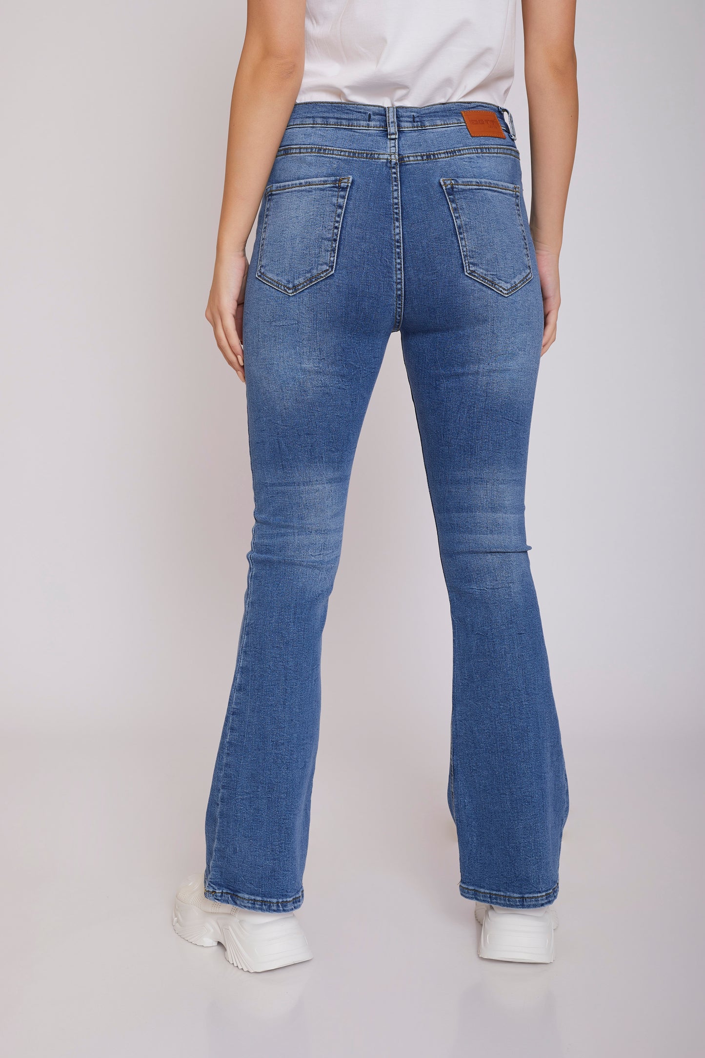 HIGH RISE FLARED FIT JEANS